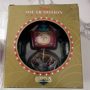 Christmas Traditions Deluxe
Solar Motion Ornaments
Cuckoo Clock NOS